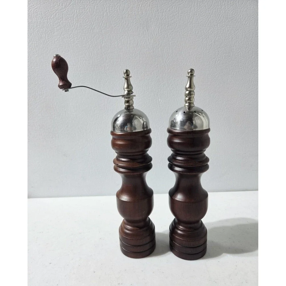 Wooden Salt And Pepper Shakers In Excellent Used Condition. 9